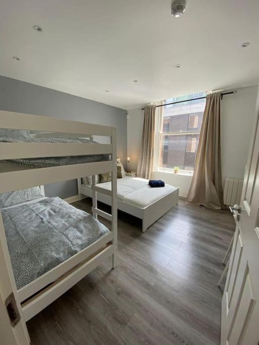 Deluxe Duplex Apartment Talbot St Sleeps 8 Дъблин Екстериор снимка